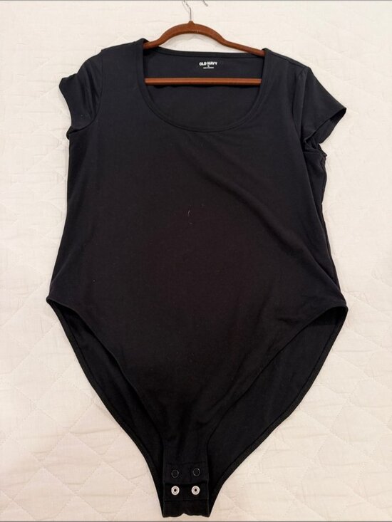 Tops - Old Navy Black Short Sleeve Scoop Neck Bodysuit